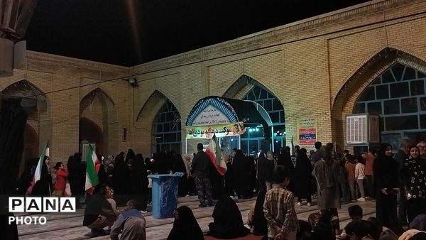 غرفه دهه نودی ها هر شب پرشور تر از قبل در نیشابور