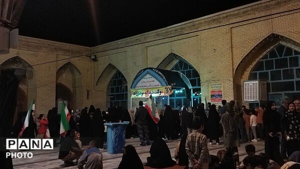 غرفه دهه نودی ها هر شب پرشور تر از قبل در نیشابور