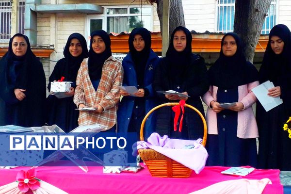 برگزاری مراسم افطار در مدرسه حضرت زینب ناحیه یک ری