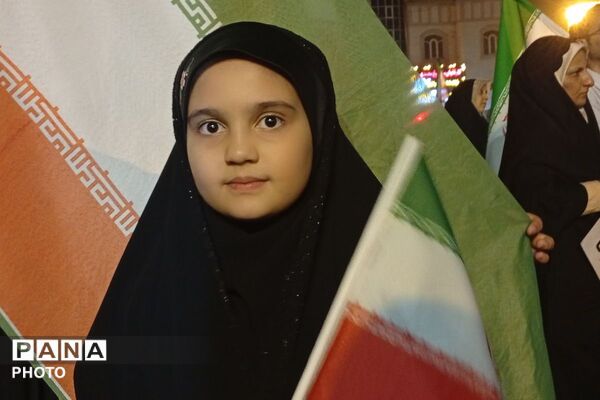 شور و حماسه مردمان شهرستان قرچک در صد و هفتمین شب از تجمعات مردمی