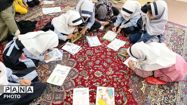 نمایشگاه تصاویر شهدای جنگ رمضان در روستای مومن آباد قم