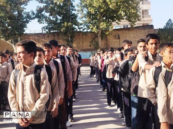 زنگ ایثار و شهادت همزمان با شروع شدن سال تحصیلی در دبیرستان پسرانه ابوریحان بیرونی