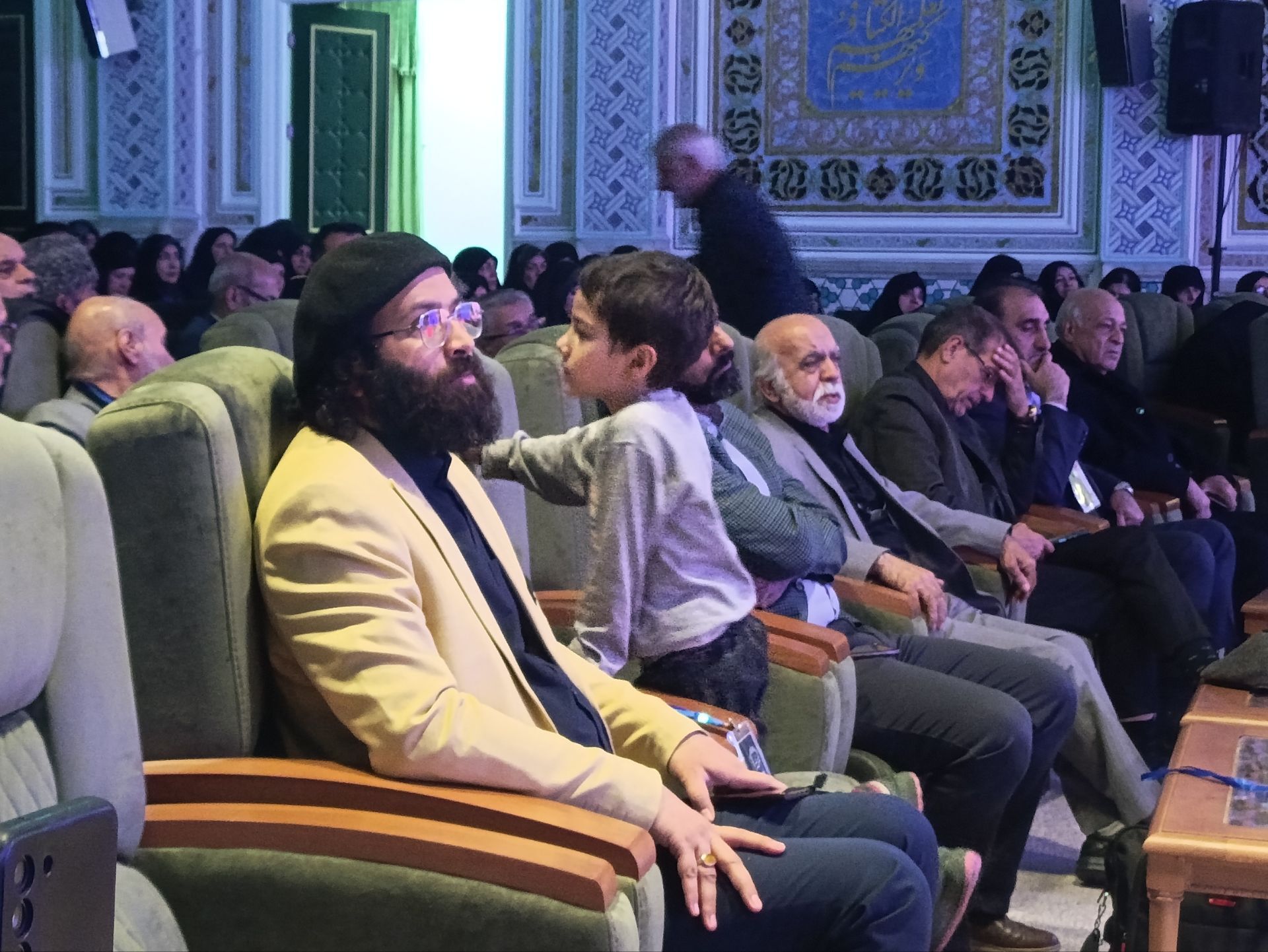 شب شعر آیینی پیرغلامان حسینی برگزار شد