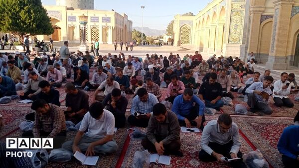 قرائت دعای عرفه در زیارتگاه شهید آیت الله مدرس