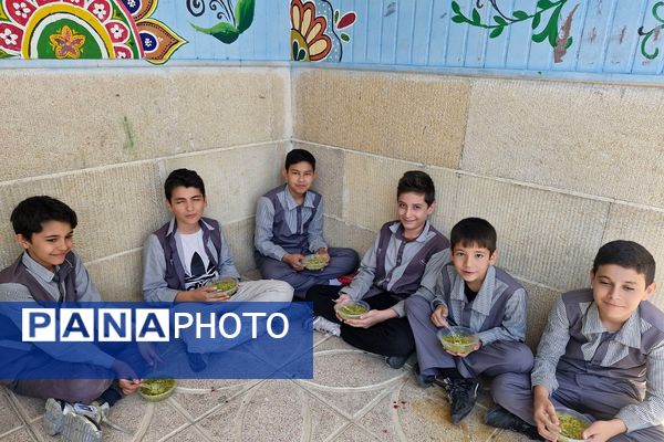 مراسم بزرگداشت خیر مدرسه ساز در دبستان بانو ابوالوفا ناحیه دو شهرری 