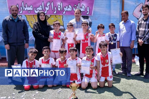 مسابقات مینی فوتبال دانش‌آموزان دوره اول ودوم ابتدایی در بهارستان‌۲