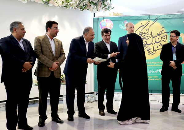 آیین تجلیل از برگزیدگان جشنواره‌های فرهنگی و هنری شمال‌غرب کشور در تبریز