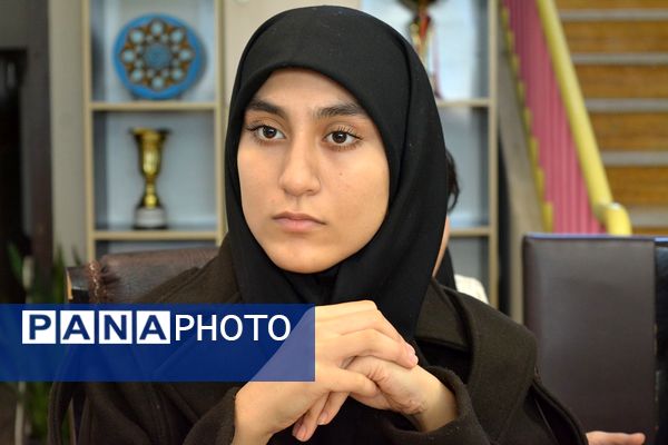 برای اولین‌بار برگزاری کافه ۵۷ در دبیرستان‌ نمونه دولتی ولایت بهارستان‌دو