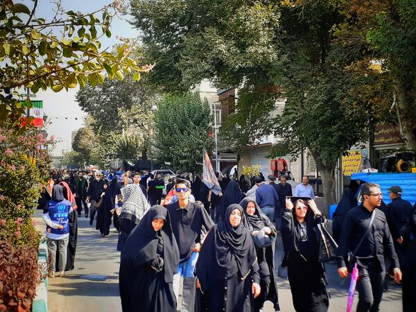  حضور پرشور اقشار مختلف جامعه در پیاده‌روی معنوی