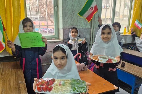 سبزِ سلامت، سپیدِ صداقت، سرخِ زندگی در دبستان هدی