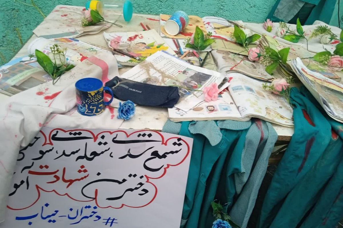 تجمع مردم فیروزکوه در خون‌خواهی امام امت در نماز جمعه