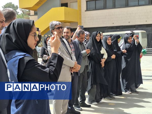 کاروان تجهیزات نوسازی، راهی مدارس اصفهان شد