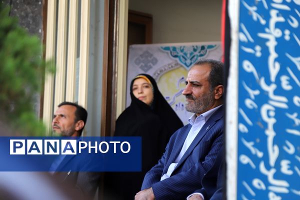 نواختن زنگ آغاز سال تحصیلی با حضور وزیر دادگستری 