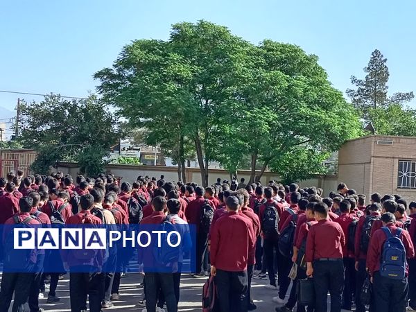 مراسم تقدیر از دبیران دبیرستان نمونه آیت الله خامنه‌ای