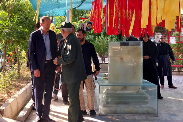 غبار روبی گلزار شهدا شیراز