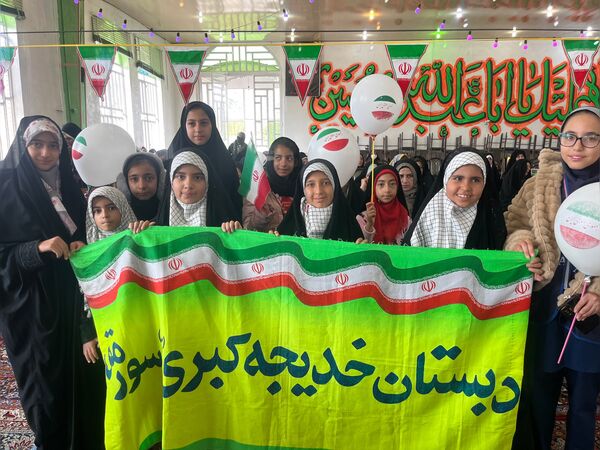 دهه نودی‌های شهر سورمق پای کار انقلاب