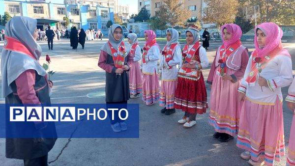 آیین نواختن زنگ استکبار ستیزی در دبستان صدف ناحیه ۶