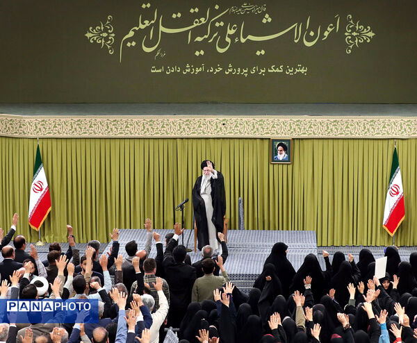 دیدار جمعی از معلمان با رهبر معظم انقلاب
