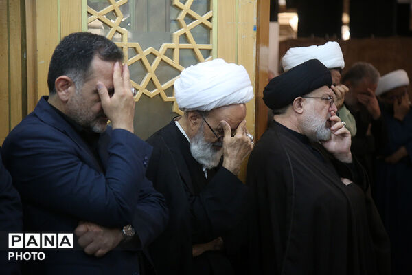مراسم بزرگداشت رهبر شهید انقلاب در حرم حضرت معصومه(س)