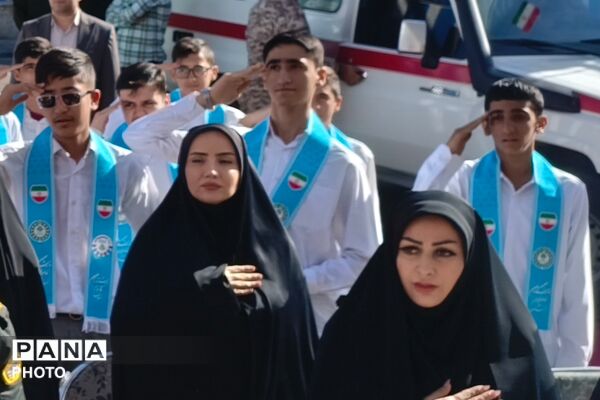 آغاز سال تحصیلی در دبیرستان نمونه دولتی شهدای علم و فناوری با عطر دفاع مقدس