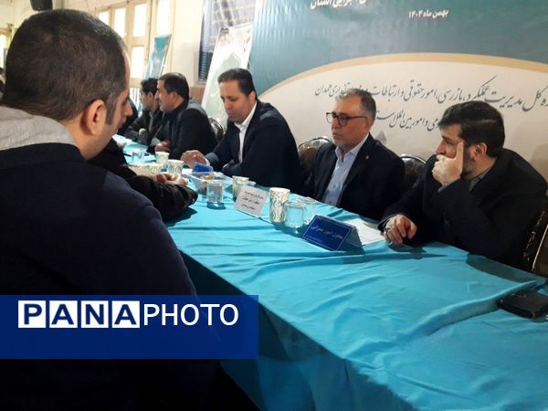 برگزاری میز خدمت برای رسیدگی سریع‌تر به درخواست‌های مردمی در همدان