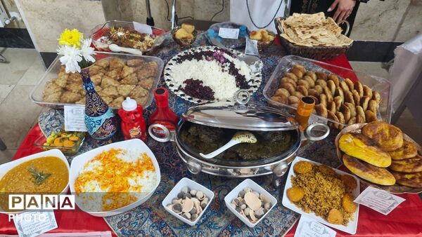 جشنواره غذای سالم در دبستان میرفخرایی ناحیه ۴ کرج