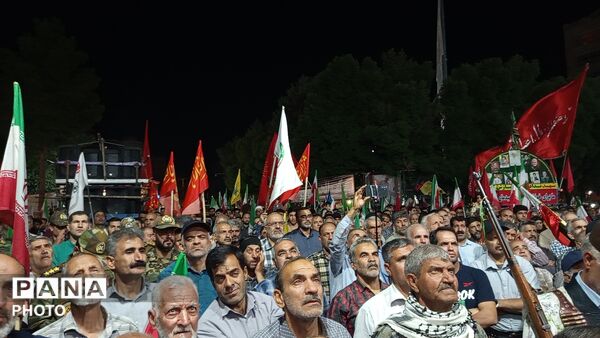 شبی دیگر از همبستگی مردم و تجدید بیعت با رهبری در بروجرد