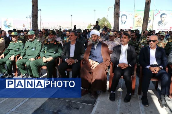 گلباران مزار مطهر شهدا به‌مناسبت هفته دفاع مقدس در بجنورد