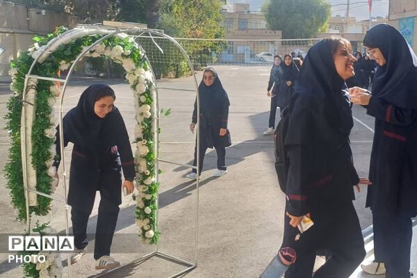 جشن جوانه‌ها در دبیرستان هیئت‌امنایی فرشتگان شیراز