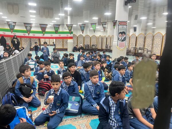 استقبال پرشور دانش‌آموزان جم از شهید گمنام در آستانه شهادت حضرت زهرا(س)
