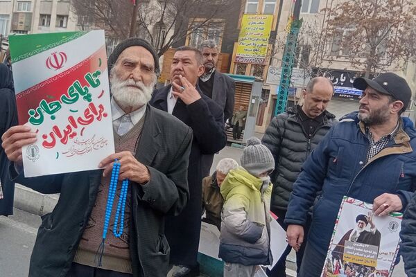 حضور اقشار مختلف مردم شهرری در راهپیمایی ۲۲ بهمن