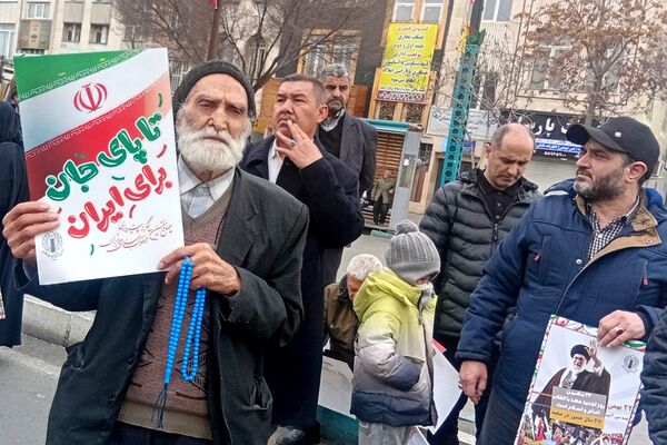 حضور اقشار مختلف مردم شهرری در راهپیمایی ۲۲ بهمن