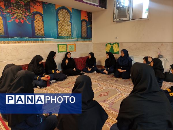 حلقه صالحین و سه‌شنبه‌های مهدوی در دبیرستان فرزانگان استعداد درخشان ملارد