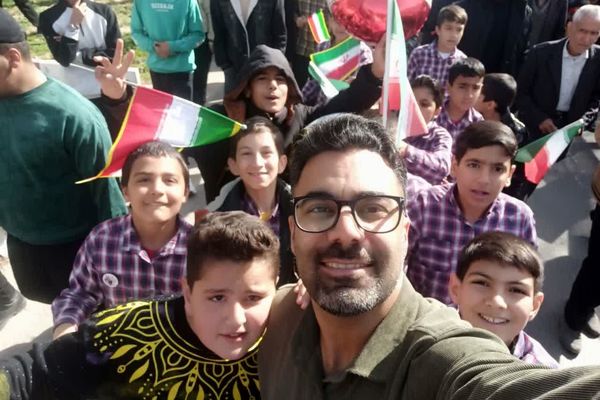 حضور با شکوه مردم زرقان در راهپیمایی 22 بهمن ماه