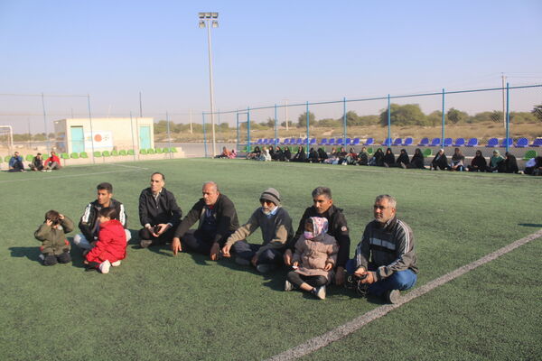 پیاده‌روی خانوادگی در روستای هلیله شهرستان بوشهر 