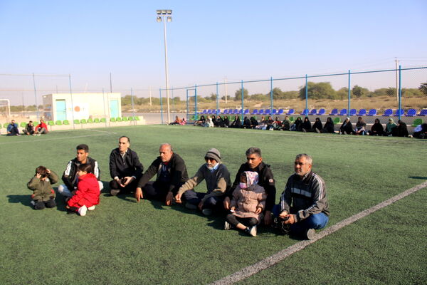 پیاده‌روی خانوادگی در روستای هلیله شهرستان بوشهر 
