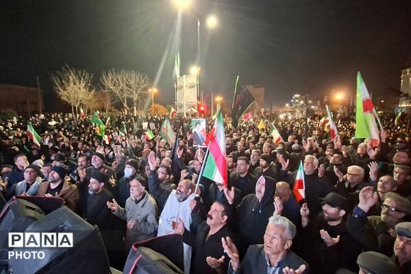 قرچکی‌ها خیابان را رها نمی‌کنند