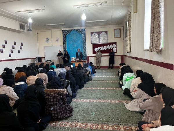 تجلیل از برگزیدگان مسابقات قرآنی 