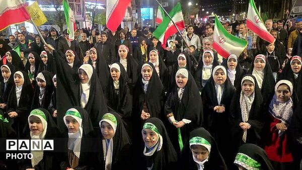 ما پای عهدمان با انقلاب می‌مانیم