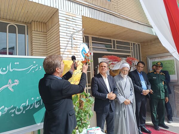 زنگ مهر در هنرستان فدک گناباد طنین‌انداز شد  