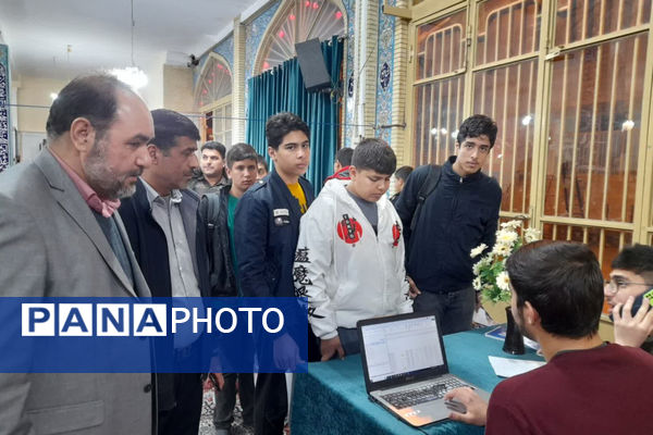 اعتکاف دانش‌آموزان دبیرستان شاهد شهید زرین کلاه شهرستان اقلید در مسجد امام حسین (ع)