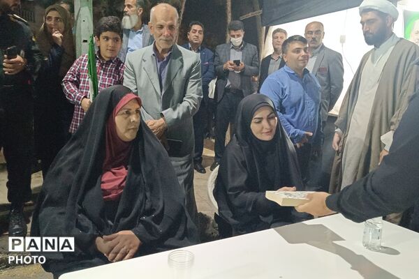 از فروش کتاب تا بیعت با رهبری؛ روایت موکب خانه نخبگان شهرستان دماوند در تجمعات شبانه رودهن