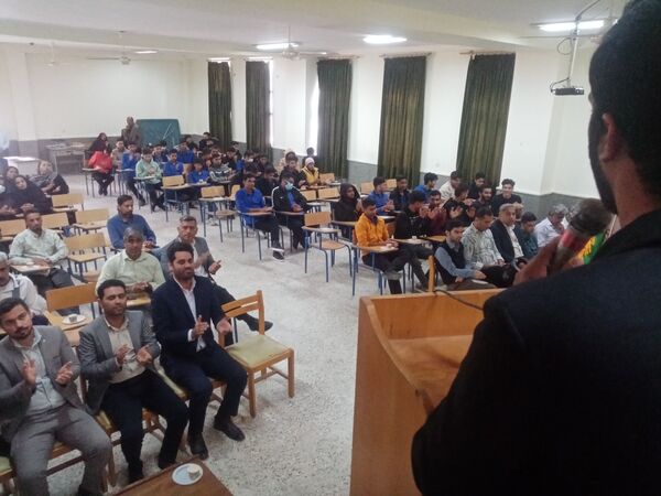 جشن تقدیر از دانش‌آموزان برتر دبیرستان علی‌سایانی فین