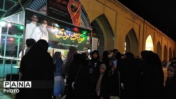 موکب دهه نودی ها در نود و نهمین شب از اجتماعات مردمی نیشابور 