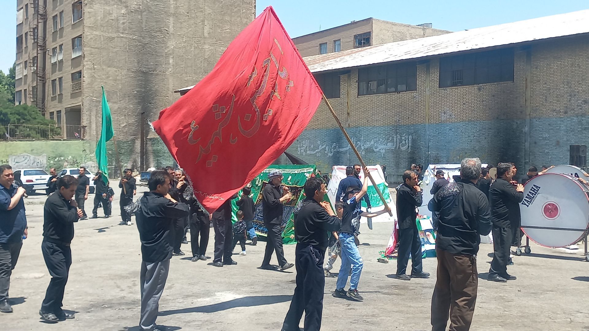عزاداری پرشور ظهر عاشورا در حصارک ناحیه ۴ کرج 