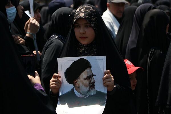 وداع با پیکر مطهر شهید حسین امیرعبدالهیان در شهرستان ری