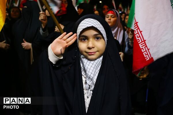 حضور پرشکوه مردم قم در میدان توحید