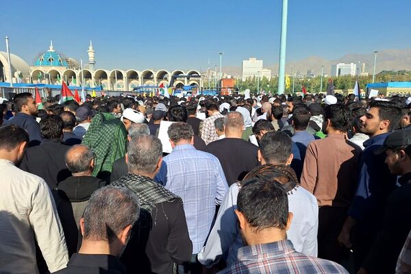 حضور پرشور مردم ایران در نمازجمعه مصلی تهران