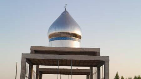 نصب گنبد گلزار شهدای گمنام «چاه‌دادخدا»؛ گامی در ترویج فرهنگ ایثار و شهادت