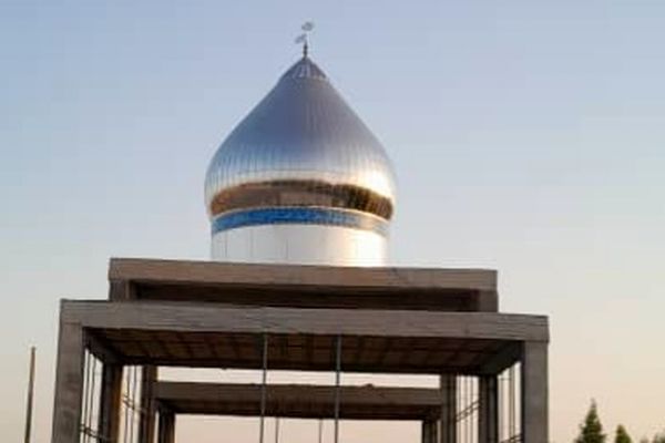 نصب گنبد گلزار شهدای گمنام «چاه‌دادخدا»؛ گامی در ترویج فرهنگ ایثار و شهادت